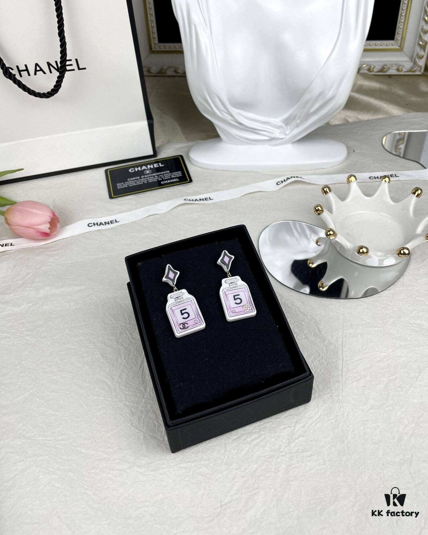 692fff3099f2d84055c8eacd CHANE New Rhombus Pendant Perfume Bottle Resin Acrylic Stud Earrings