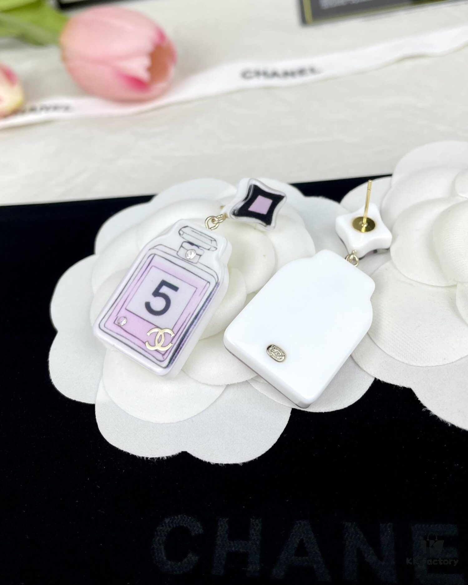 692fff3099f2d84055c8eace CHANE New Rhombus Pendant Perfume Bottle Resin Acrylic Stud Earrings