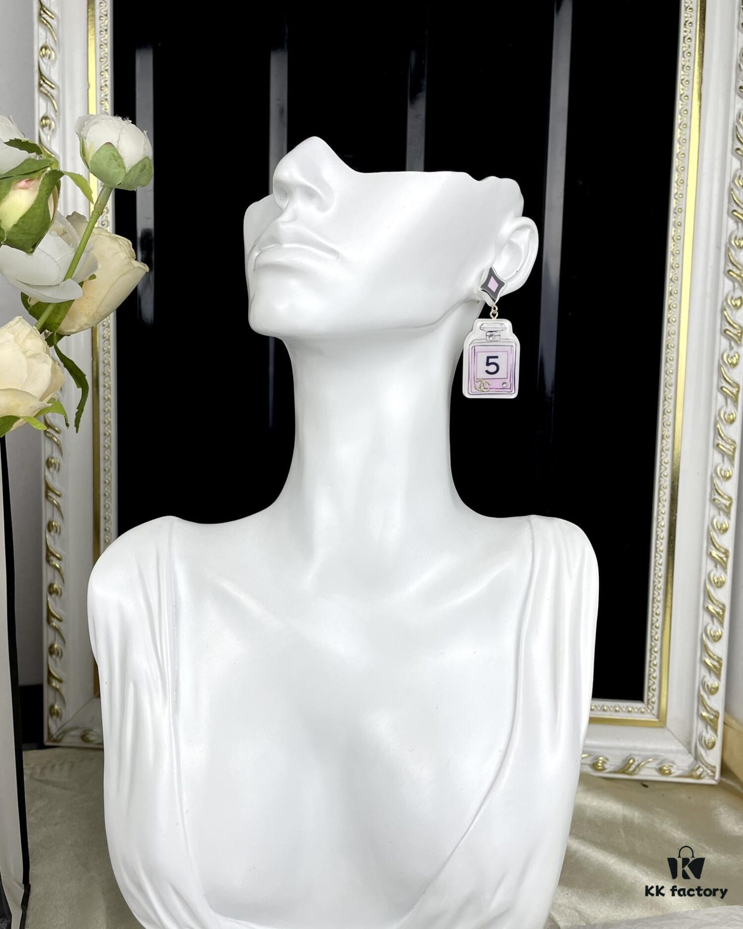 692fff3099f2d84055c8eacf CHANE New Rhombus Pendant Perfume Bottle Resin Acrylic Stud Earrings