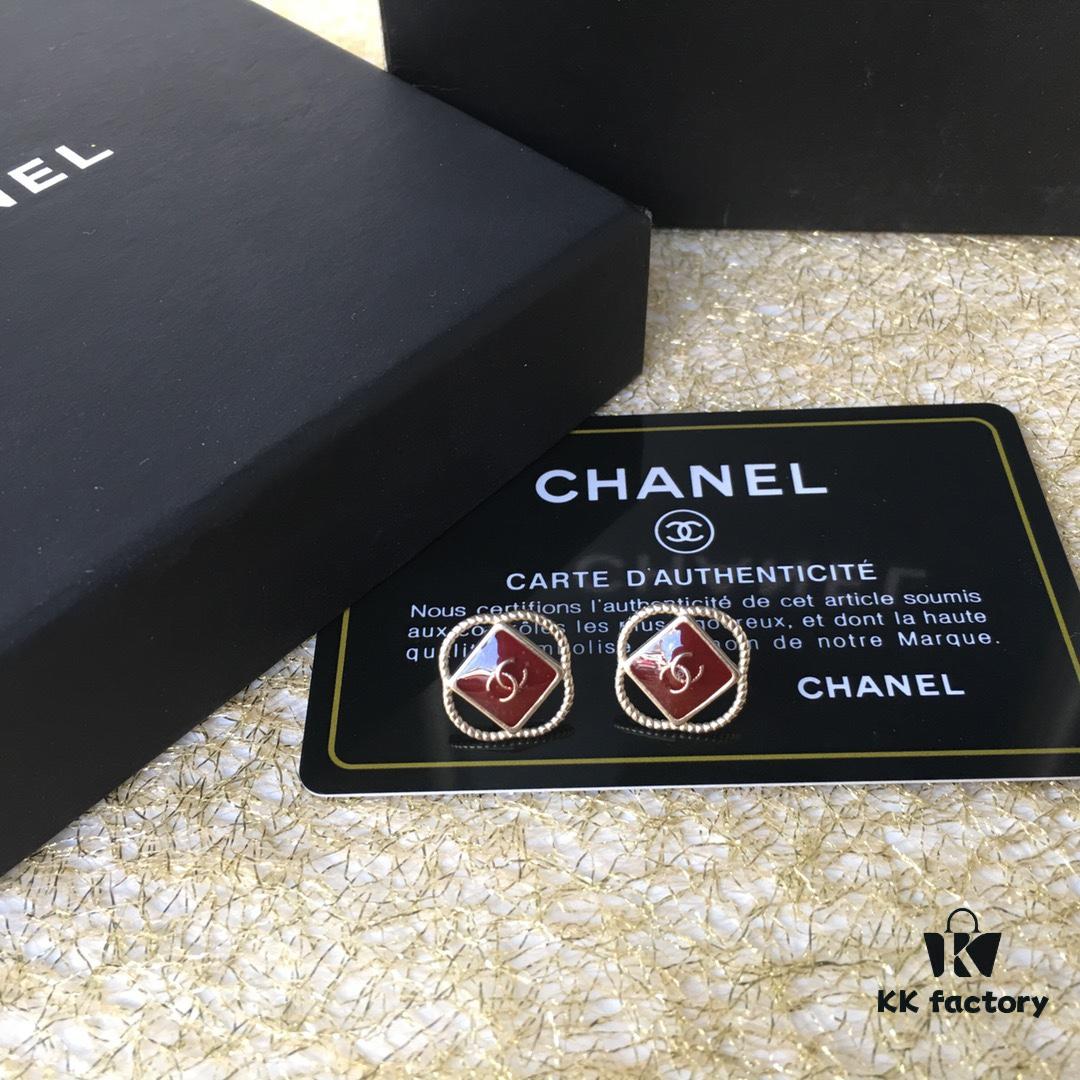 Chanel Classic Stud Earrings 💗 Unique Design, Vintage Style, High-Quality Replica for Weddings and All Occasions