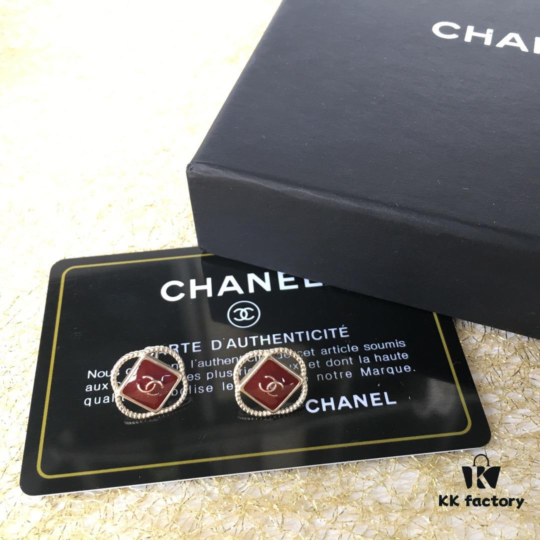 Chanel Classic Stud Earrings 💗 Unique Design, Vintage Style, High-Quality Replica for Weddings and All Occasions