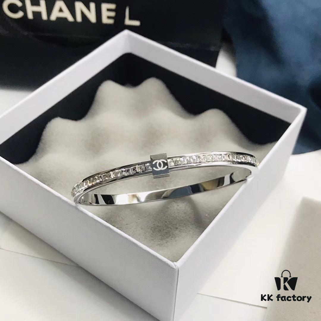 692fff4a99f2d84055c8eaf7 Chanel Latest Bracelet Genuine Authentic Highest Quality No Flaw Fashionable and Minimalist Elegant Unique Beautiful
