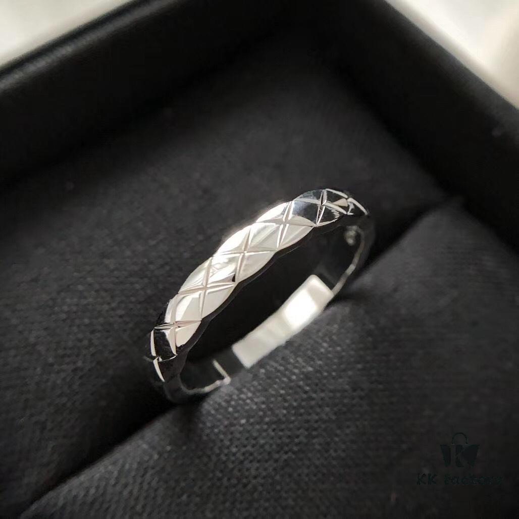 692fff7999f2d84055c8eb40 Chanel Quilted Smooth Ring Narrow Version, Currently the Hottest Fashion Accessory, Minimalist Style for Perfect Elegance