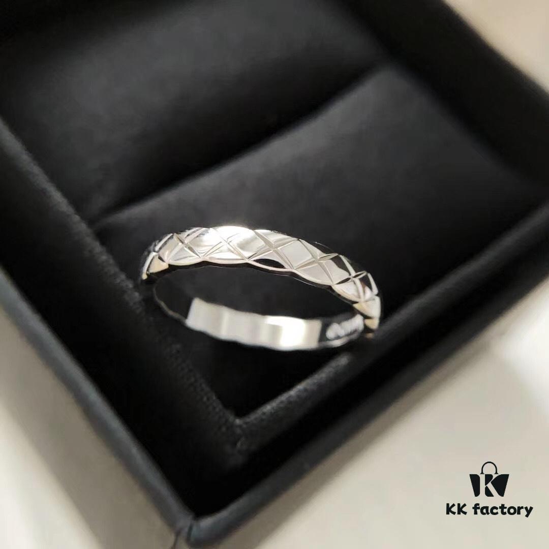 692fff7a99f2d84055c8eb41 Chanel Quilted Smooth Ring Narrow Version, Currently the Hottest Fashion Accessory, Minimalist Style for Perfect Elegance