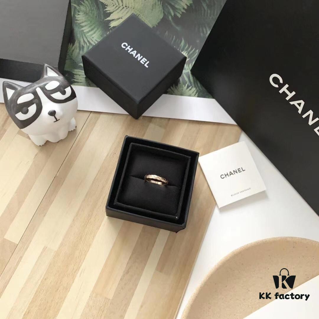 692fff7a99f2d84055c8eb42 Chanel Quilted Smooth Ring Narrow Version, Currently the Hottest Fashion Accessory, Minimalist Style for Perfect Elegance