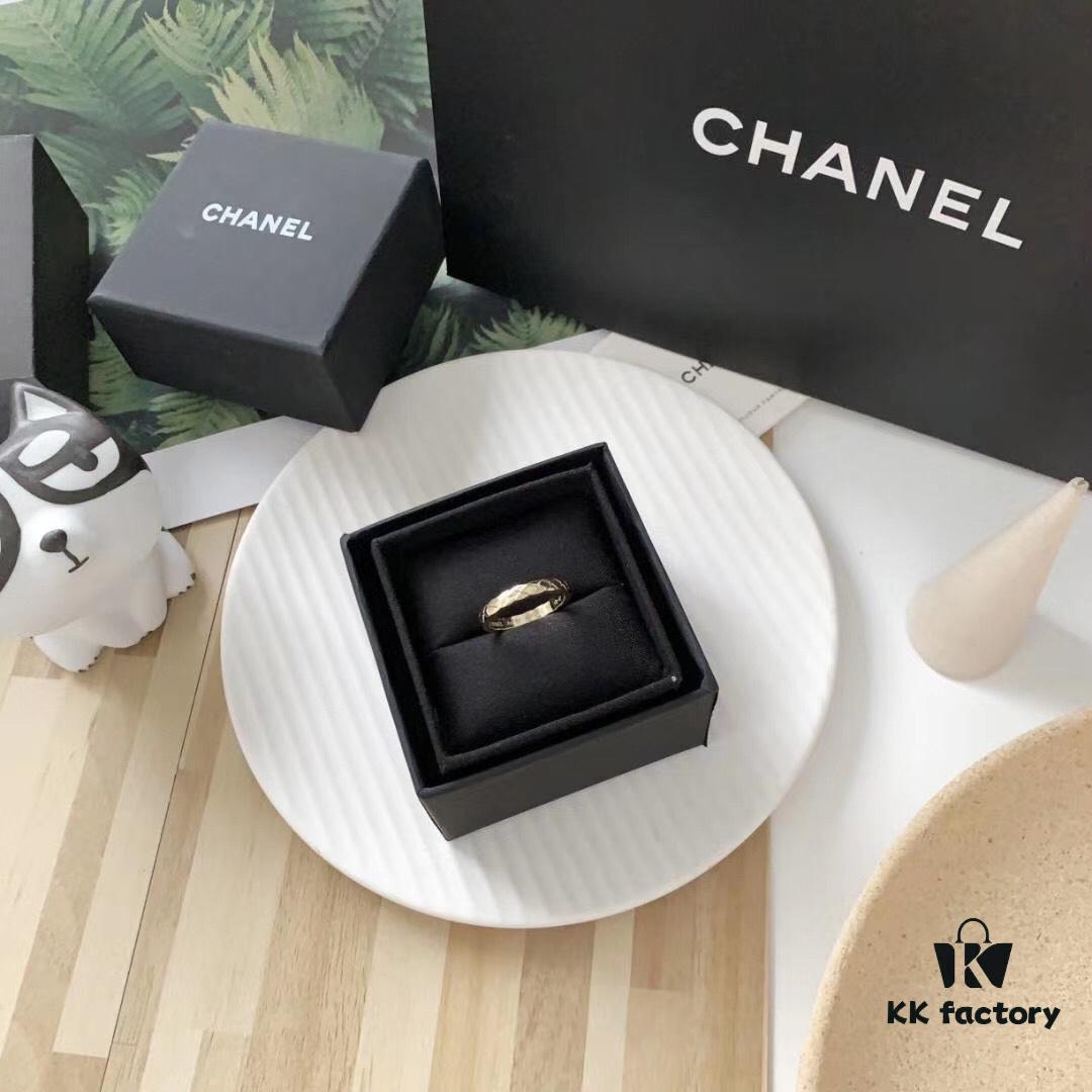 692fff7d99f2d84055c8eb46 Chanel Quilted Smooth Ring Narrow Version, Currently the Hottest Fashion Accessory, Minimalist Style for Perfect Elegance