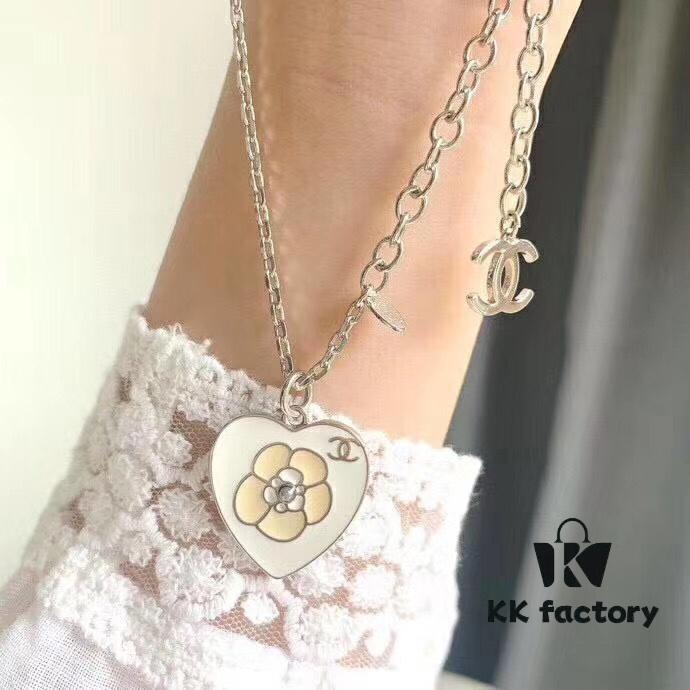 692fff9799f2d84055c8eb65 Chanel Camellia Necklace, Cream White Vintage Style with Pearl, Double-Sided Design