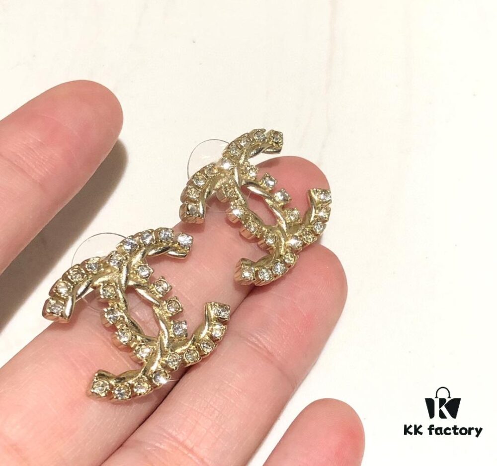692fffbf99f2d84055c8eb99 New Arrival Little Xiang 2021 Latest Collection Chanel Curved Full Diamond CC Stud Earrings