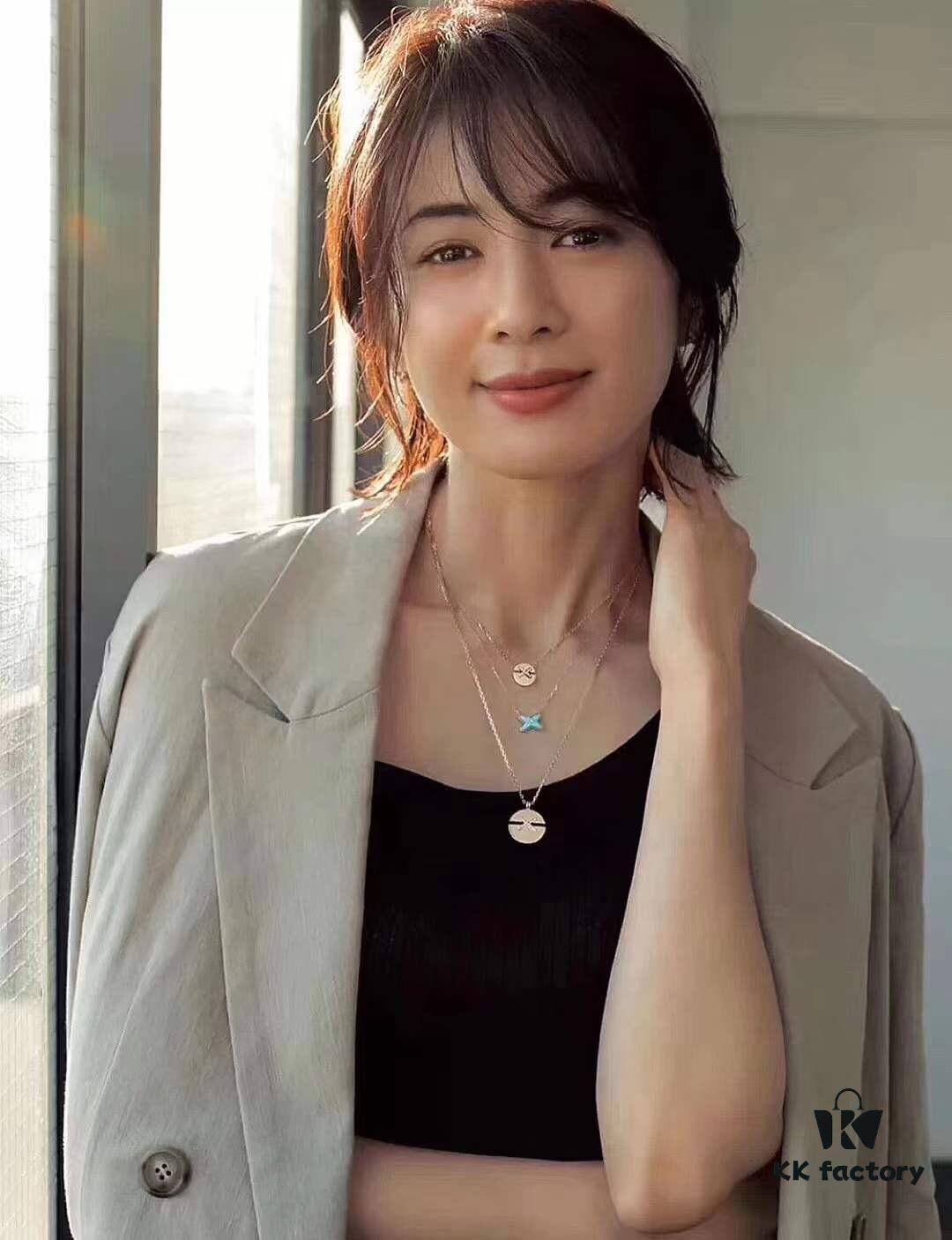 692fffea99f2d84055c8ebc5 May you grow up gracefully and generously, like a withered tree meeting spring — New SM jewelry crossover necklace ✨ Unique design, white shell, plain gold, fully set with diamonds, in stock, high-end version