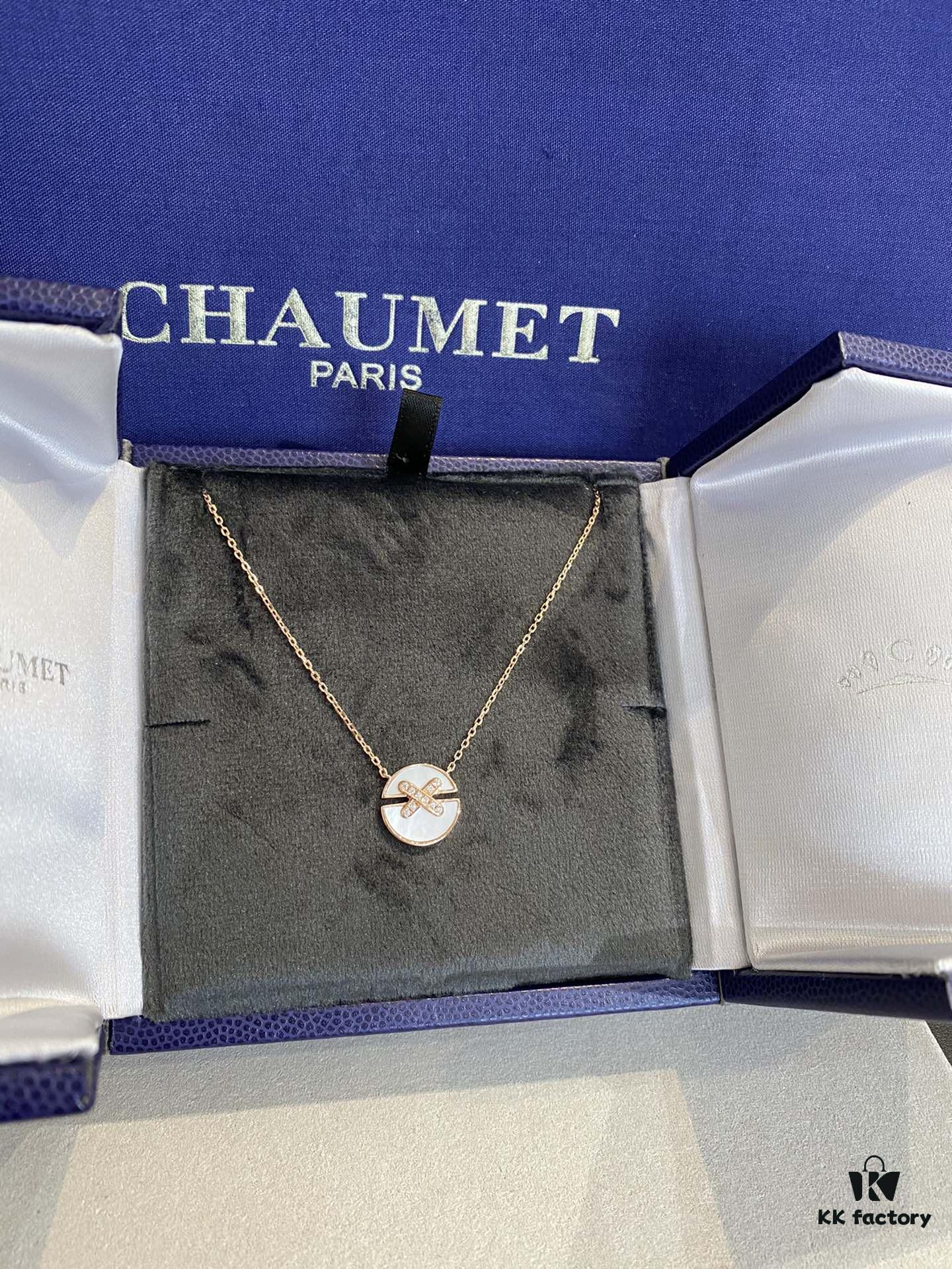 6930008b99f2d84055c8ec5b Spherical Harmony Necklace from CHAUMET, Small Crossed Circular Pendant, Symbolizing Perfect Union and Fulfilled Wishes