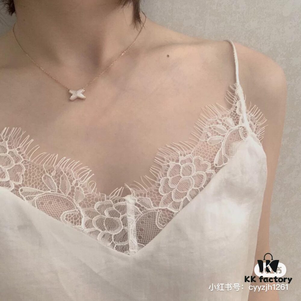 693000c699f2d84055c8eca4 Chaumet Paris Classic Cross, Small and Exquisite Design, Universally Flattering