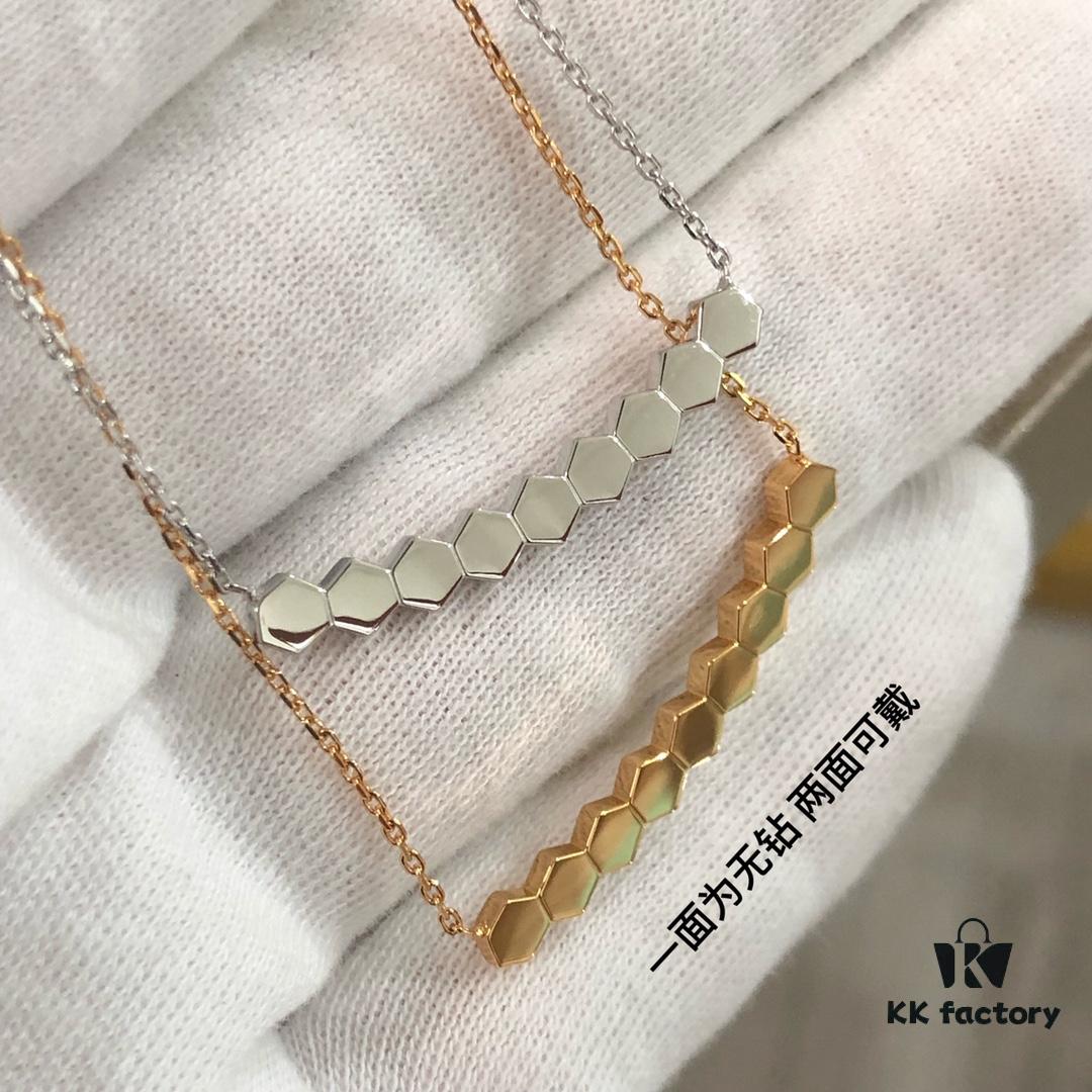 A Deceptively Simple Design with Exceptionally Complex Craftsmanship! Check the Real Images – Every Edge and Corner of the Honeycomb Pattern Is Exquisitely Refined!