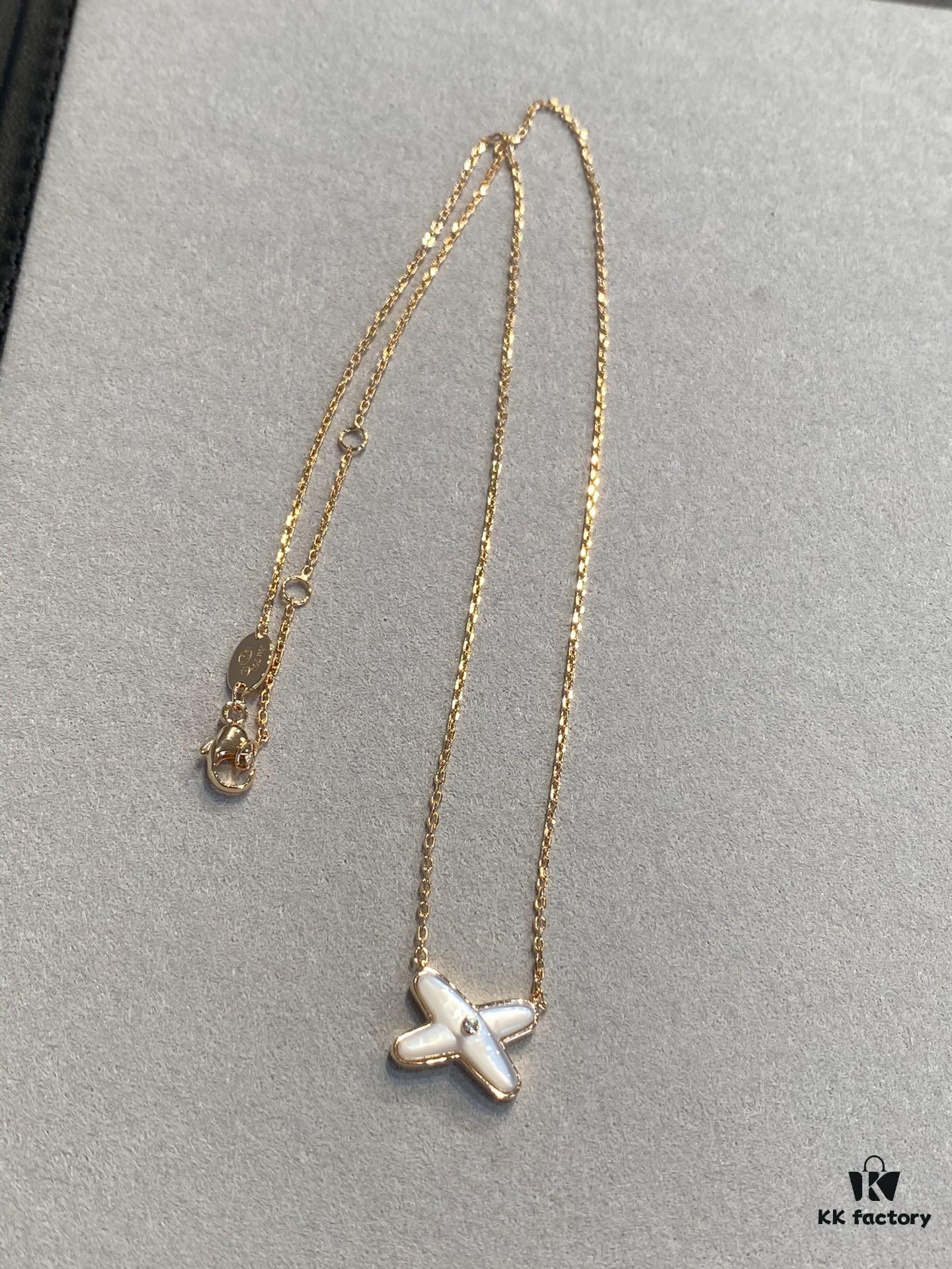 693001bc99f2d84055c8ed92 Cross Necklace in Rose Gold with White Shell, Chu Shang Mei Paris, Palladium Plated + 0.5 Version, 37.5-41.5cm, Full V-Gold with Natural Deep-Sea White Shell, Individually Carved Stone Setting, Center Inlaid with Premium Silicon Titanium Material