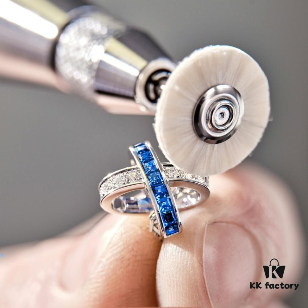693001cc99f2d84055c8eda3 CHAUMET Jeux de Liens Happy Sapphire Collection