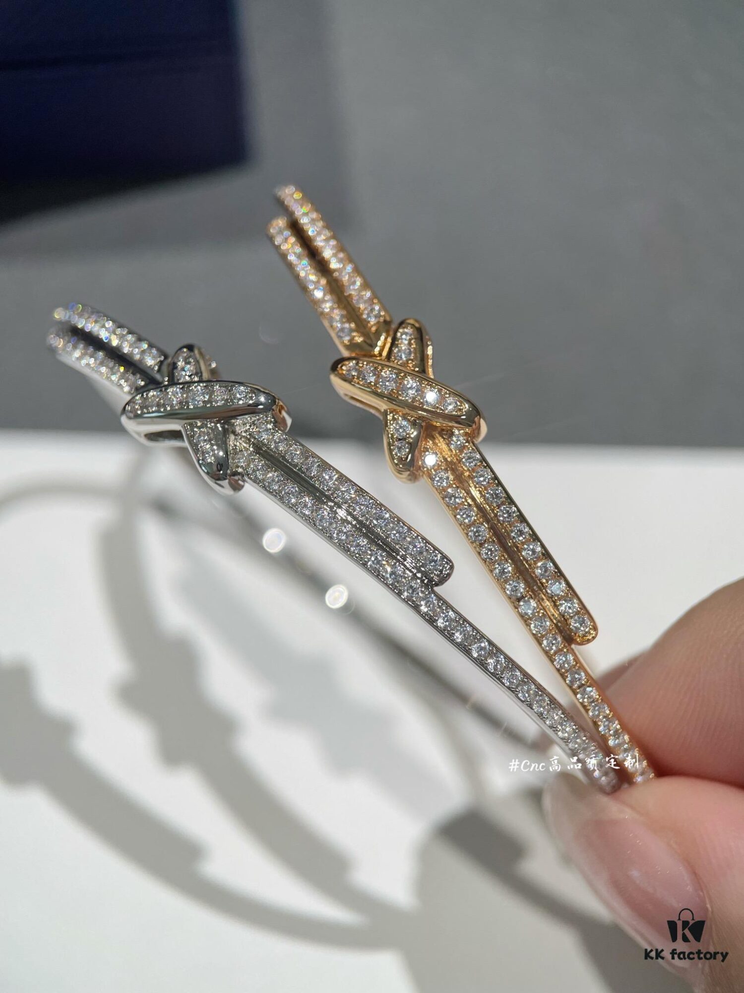 693001f399f2d84055c8edd3 CHAUMET Jeux de Liens Harmony Full Diamond Bracelet in Rose Gold and White Gold