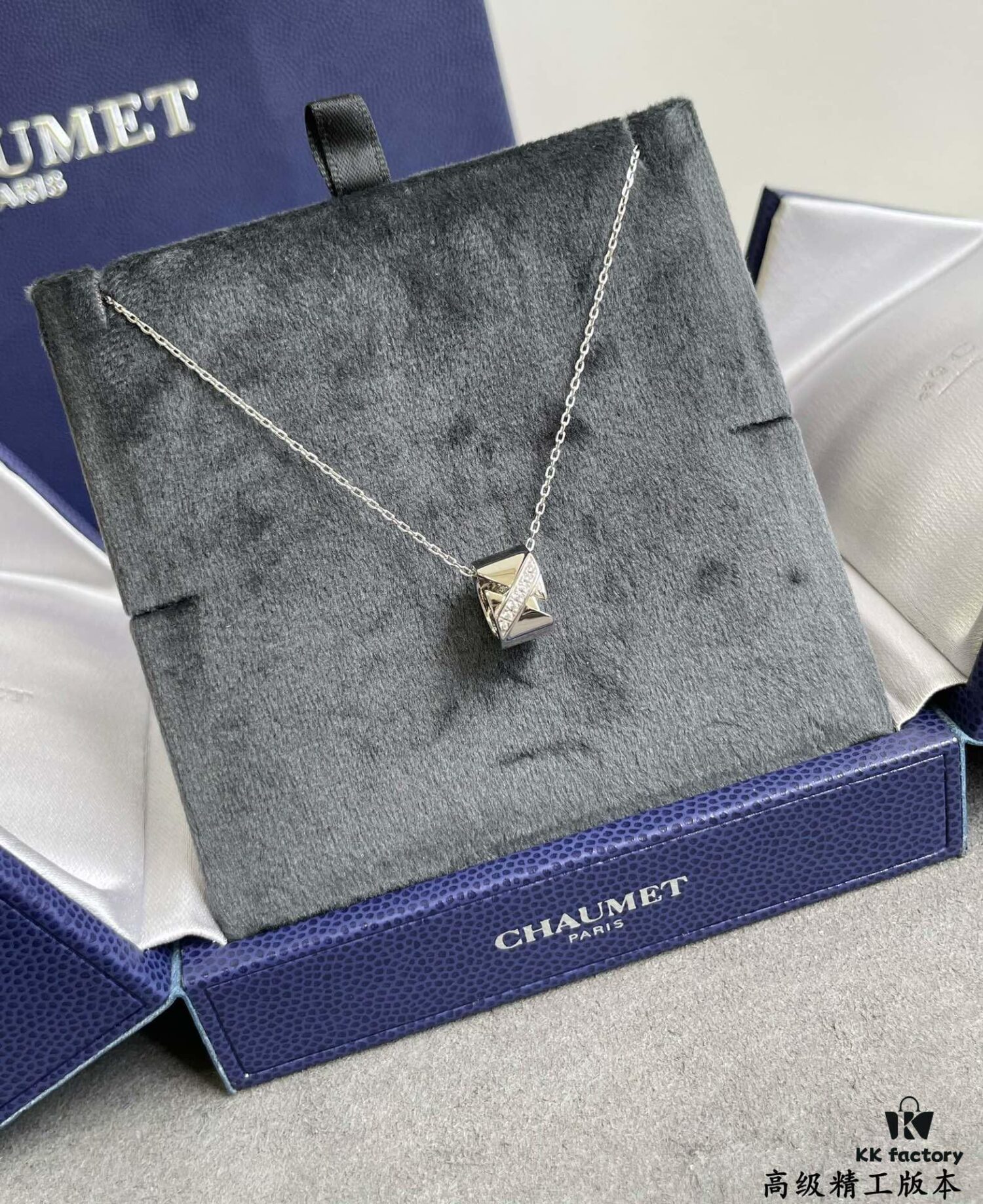 6930020999f2d84055c8ede9 CHAUMET Liens d'Amour Wide Smooth X Necklace
