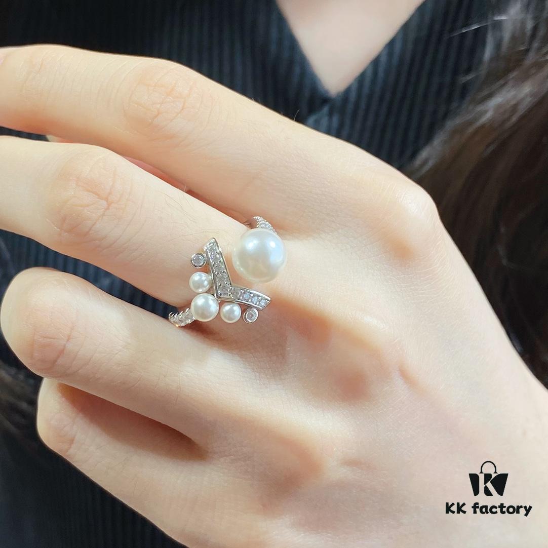 6930024099f2d84055c8ee39 Shangmei V-Shaped Pearl Open Ring 💍 Uniquely Customized with Your Love, Exquisite Micro-Pave Craftsmanship ♥️ A Soulmate's Promise: Grow Old Together