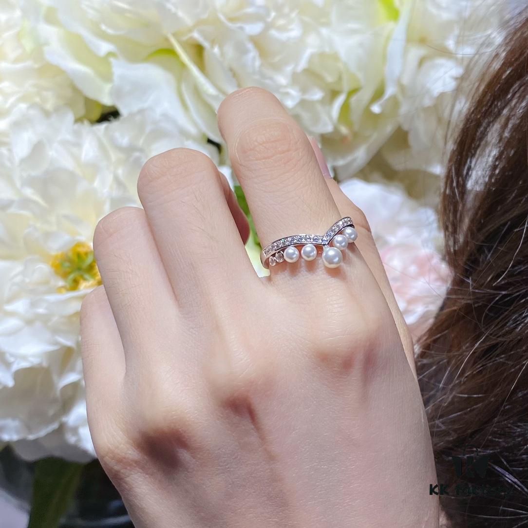 6930024499f2d84055c8ee42 Shangmei V-Shaped Pearl Ring 💍 Custom-Crafted for You, Engraved with Our Love, Exquisite Micro-Pave Setting ♥️ A Soul to Share, Gray Hair Without Parting. Perfect for Couples Seeking Individuality 💕 Find Your Symbol of Love