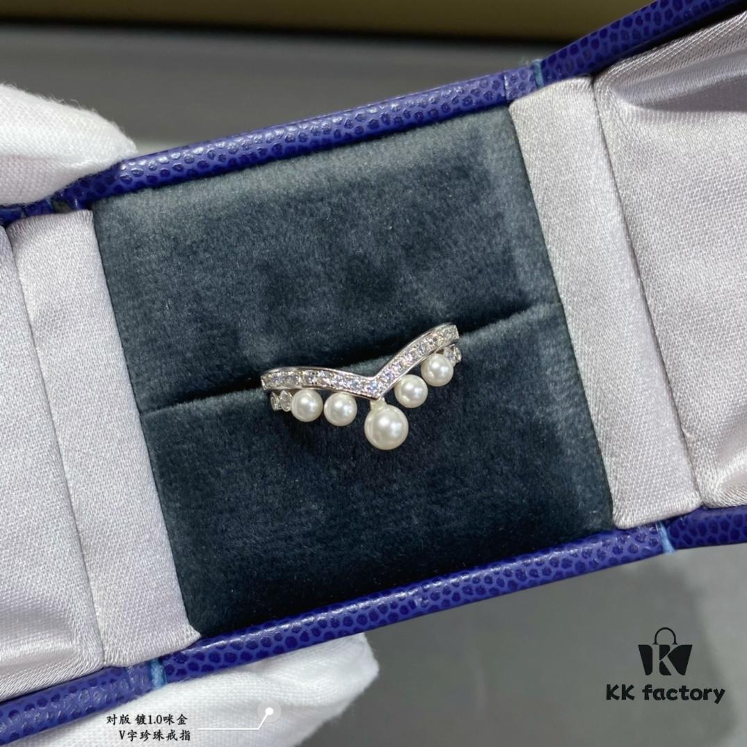 6930024899f2d84055c8ee47 Shangmei V-Shaped Pearl Ring 💍 Custom-Crafted for You, Engraved with Our Love, Exquisite Micro-Pave Setting ♥️ A Soul to Share, Gray Hair Without Parting. Perfect for Couples Seeking Individuality 💕 Find Your Symbol of Love