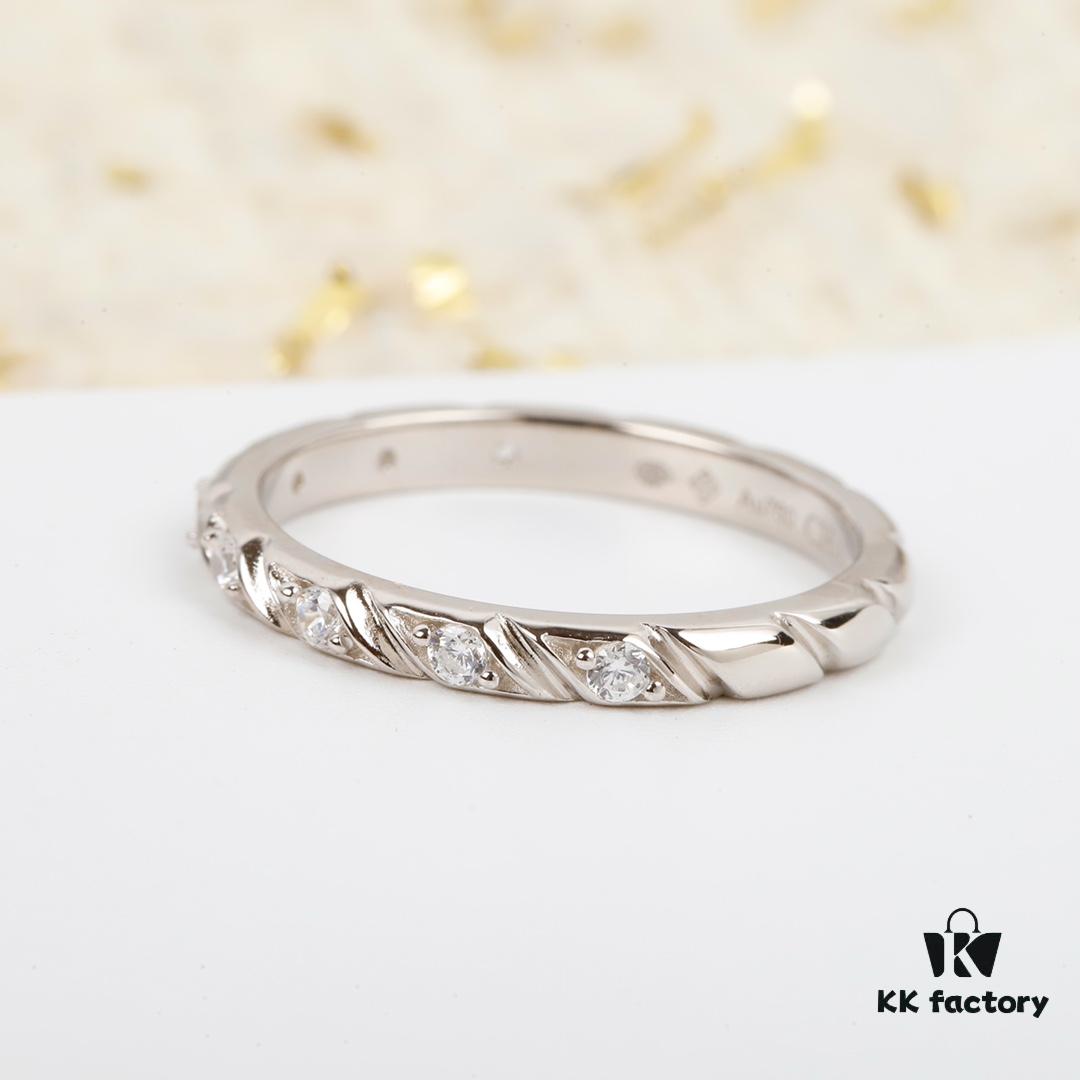 6930025599f2d84055c8ee5a Xuan Aifangdeng Eight-Diamond Ring, an Overlooked Treasure with Timeless French Elegance