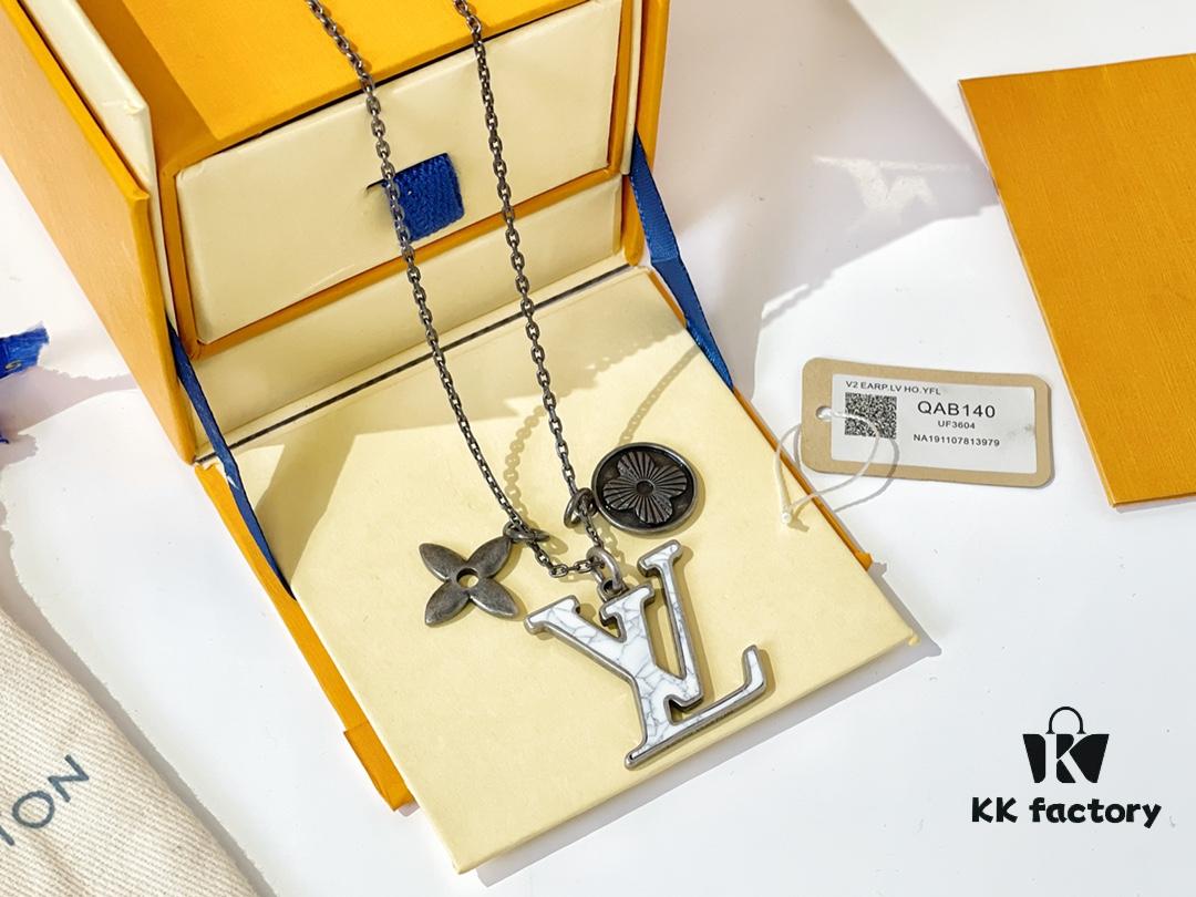 6930031012f62673a6faacba LV Initiales Necklace