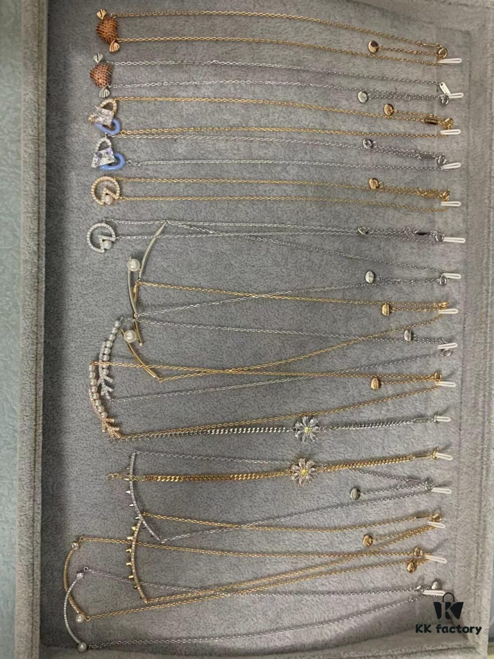 6930036112f62673a6faad71 Authentic Photos of He Fang's Jewelry Design, Ready Stock Available