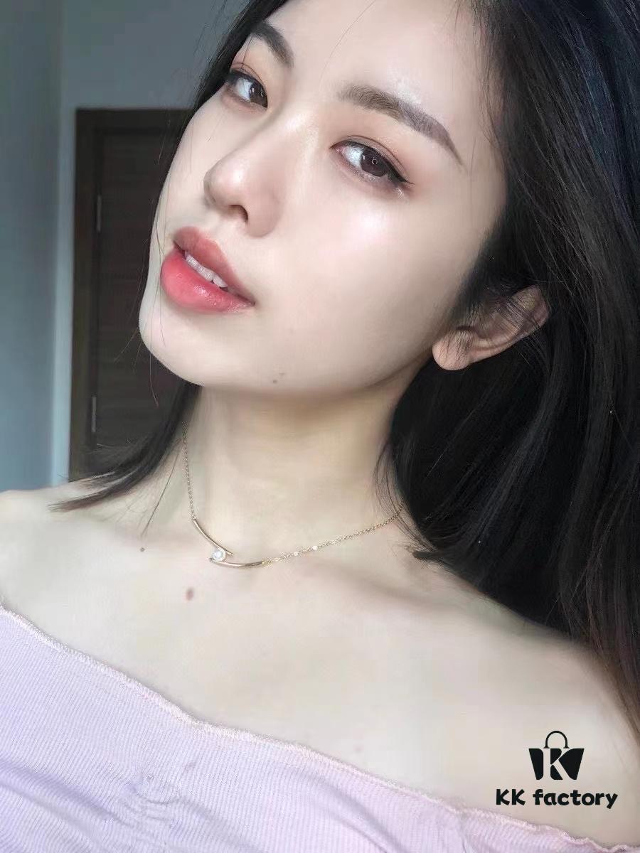 6930037c12f62673a6faadad He Fang Chopstick Collar Necklace, Lightweight Luxury Minimalist Design with Lustrous Freshwater Pearl, Chic and Versatile Accessory