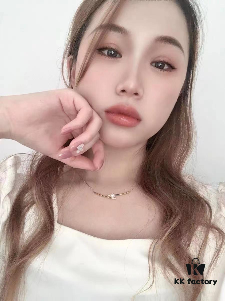 6930038112f62673a6faadb6 He Fang Chopstick Collar Necklace, Lightweight Luxury Minimalist Design with Lustrous Freshwater Pearl, Chic and Versatile Accessory