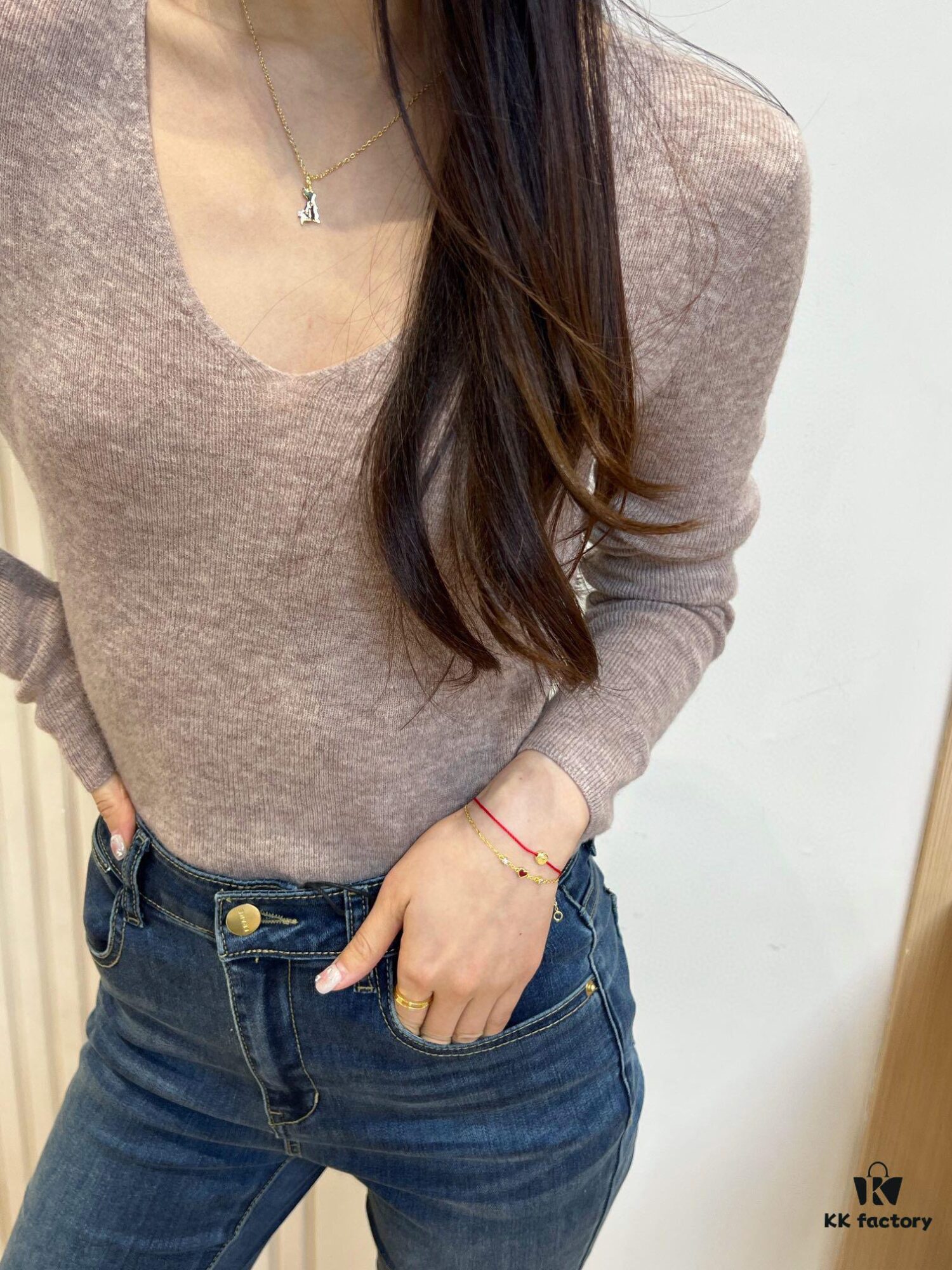 693003ad12f62673a6faadf6 Model Wearing Item Photo Set ①