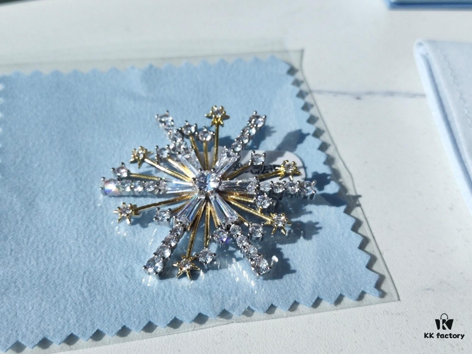 693003e812f62673a6faae59 HEFANG Jewelry Huo Fang Sparkle Brooch