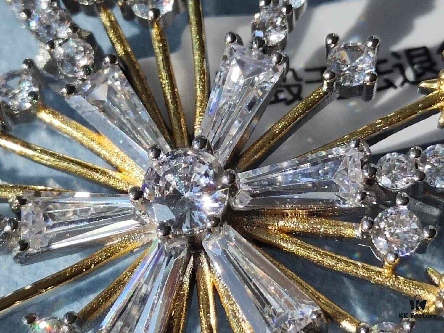 693003ea12f62673a6faae5d HEFANG Jewelry Huo Fang Sparkle Brooch