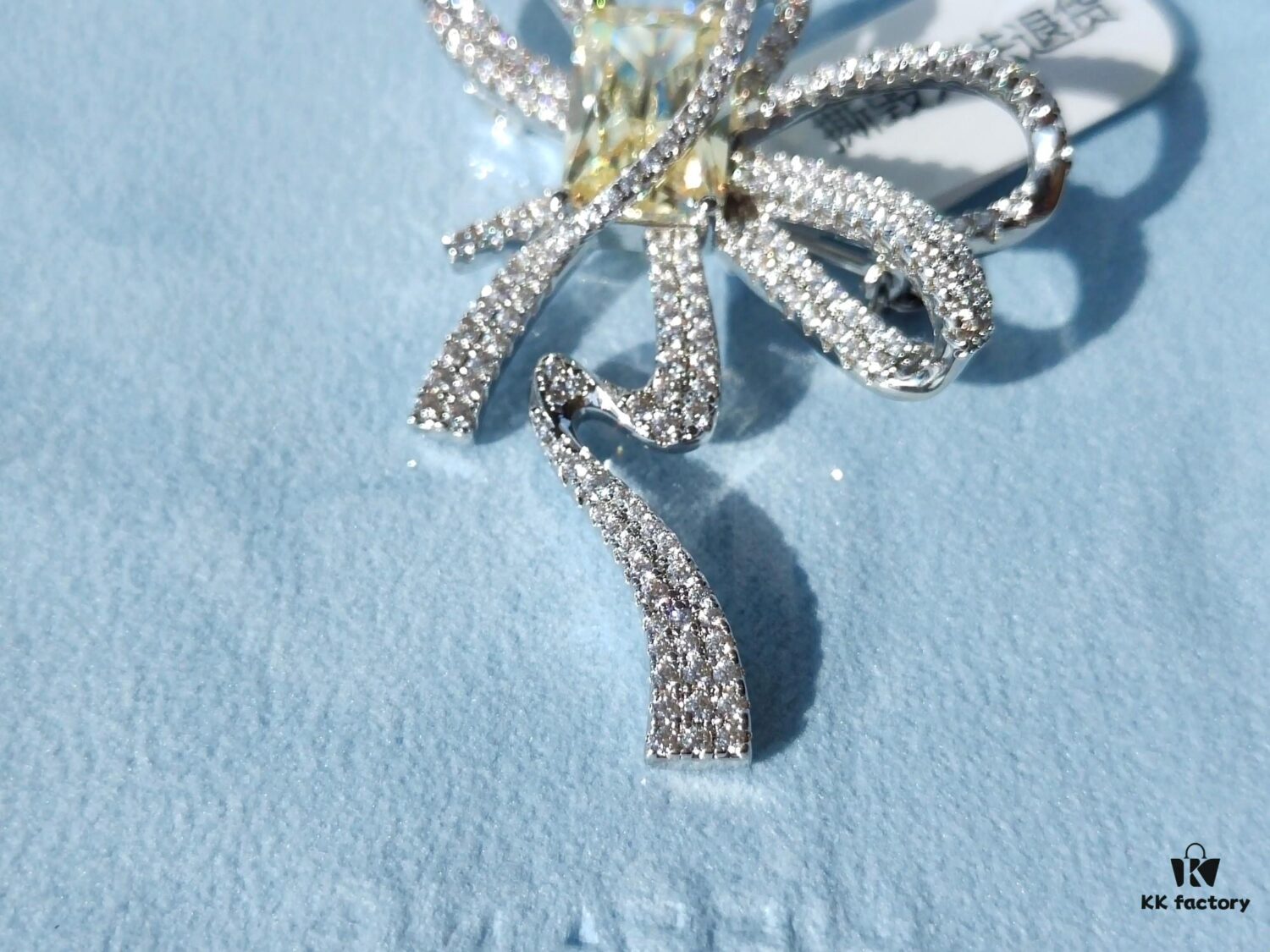 693003ef12f62673a6faae64 HEFANG Jewelry Brilliant Ribbon Brooch - 10th Anniversary Limited Edition