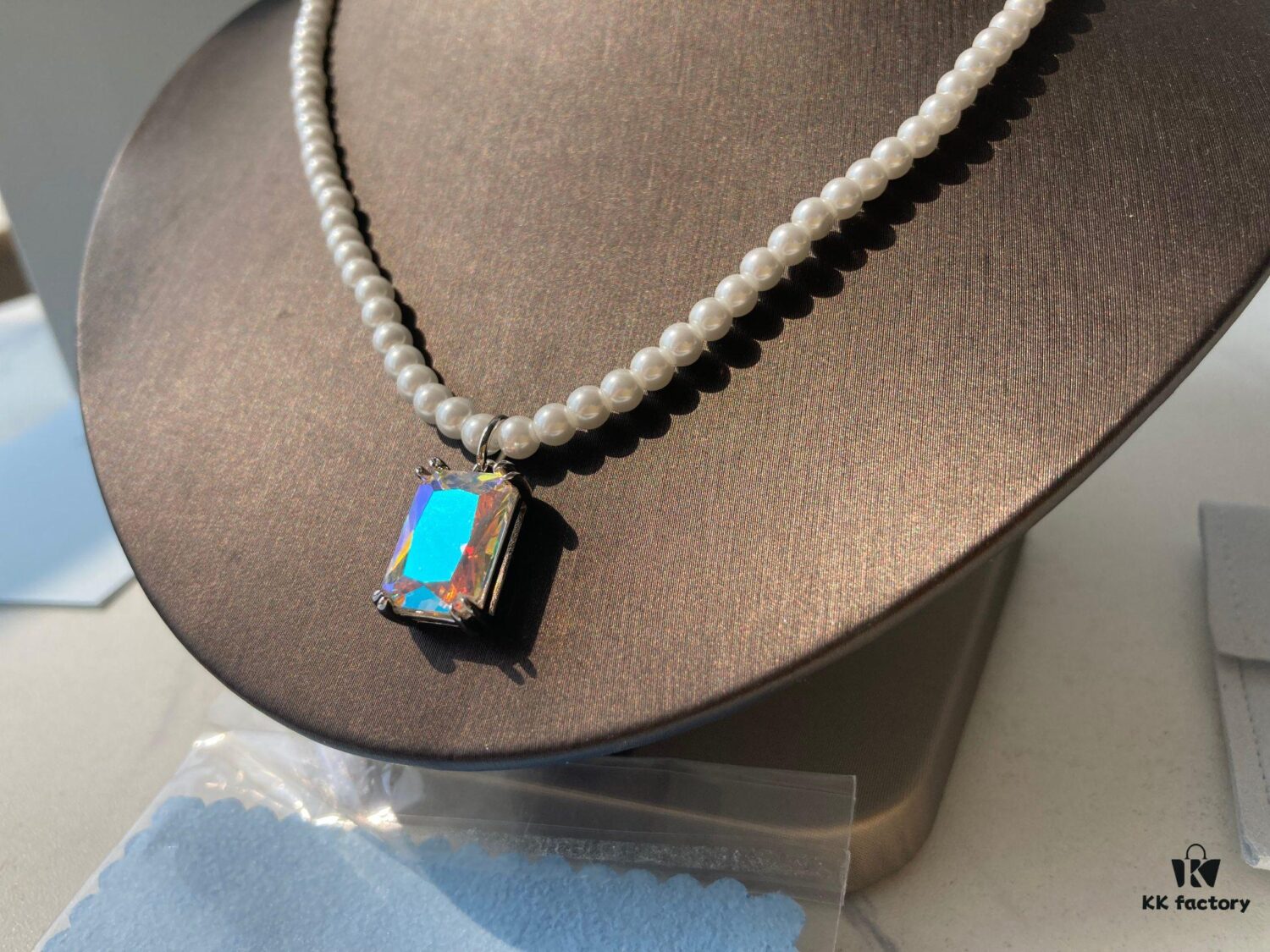 HEFANG Aurora Sugar Cube Short Necklace