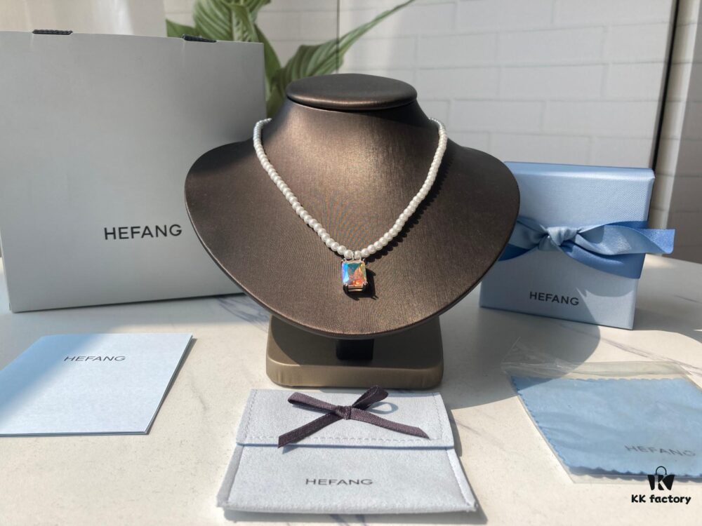 6930046a12f62673a6faaf77 HEFANG Aurora Sugar Cube Short Necklace