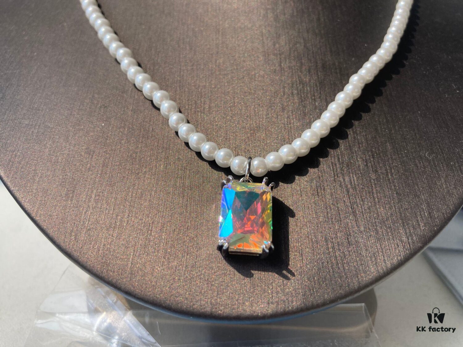 HEFANG Aurora Sugar Cube Short Necklace