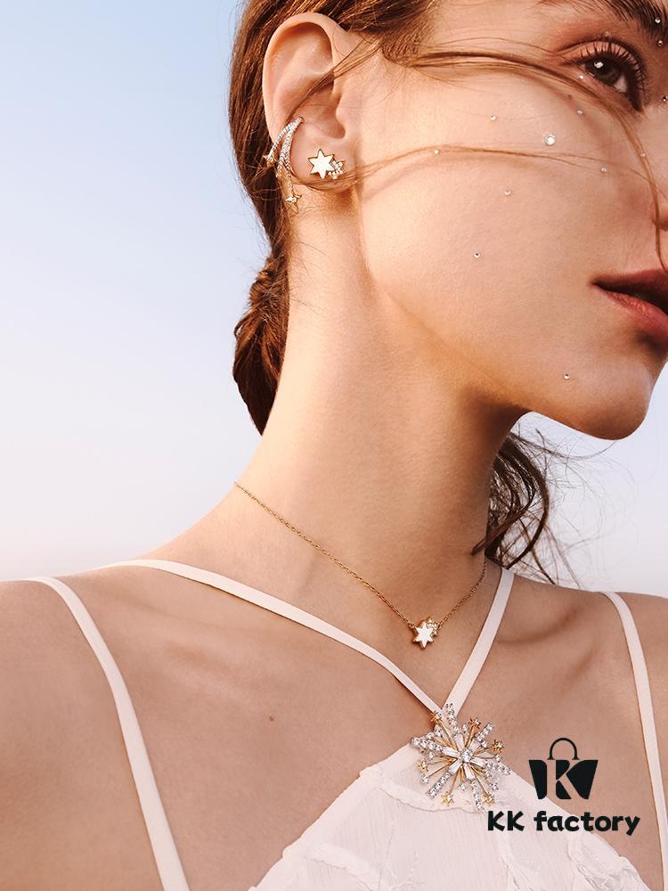 He Fang Liu Guang Gemini Pendant Necklace