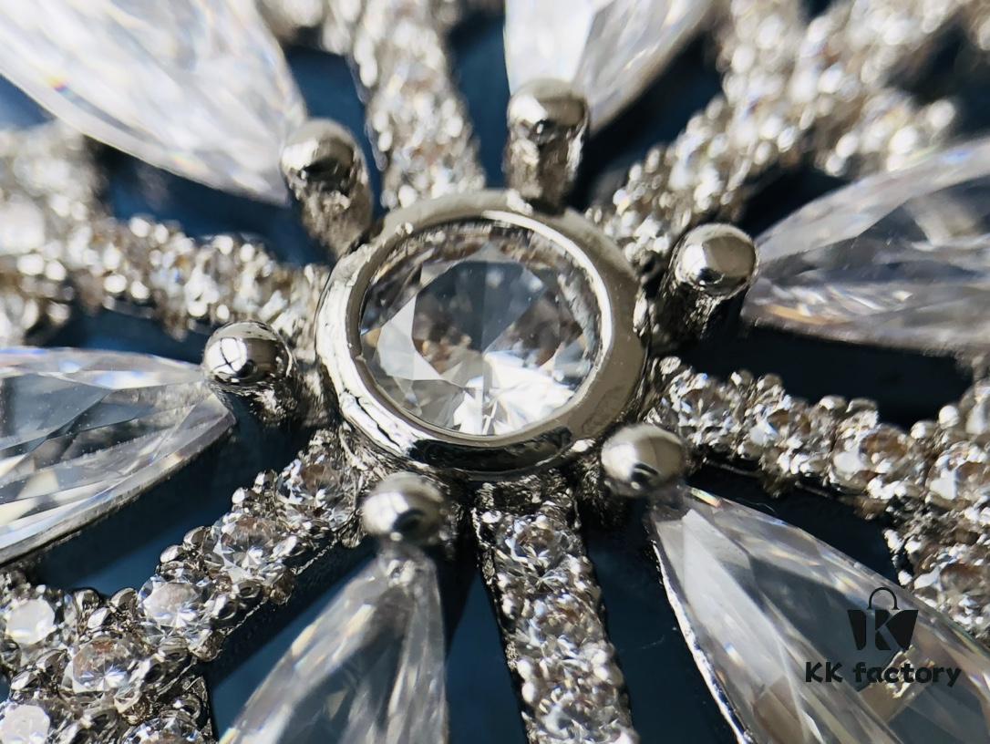 6930050212f62673a6fab0ed Hefang Frost Flower Brooch