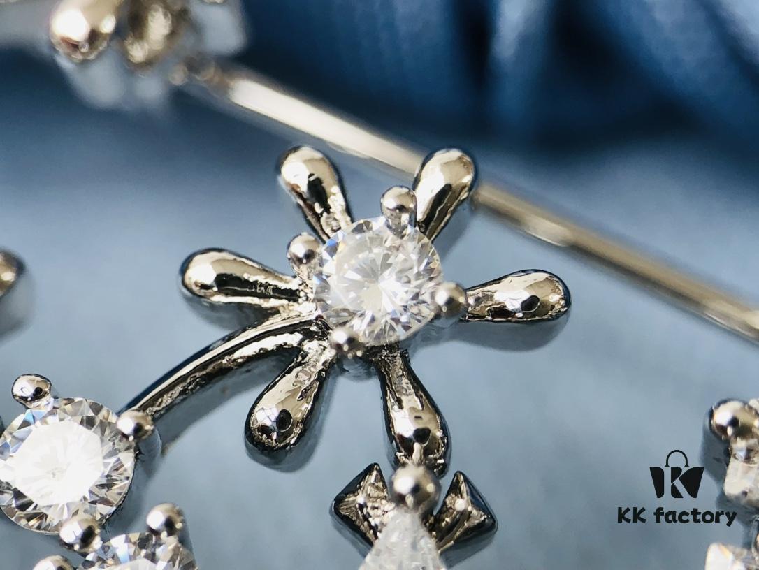 6930050e12f62673a6fab0fb HEFANG Jewelry Snowfall Brooch – A Romantic Ode to the First Snowfall