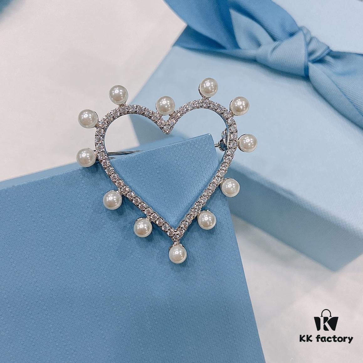 He Fang Pearl Heart Brooch
