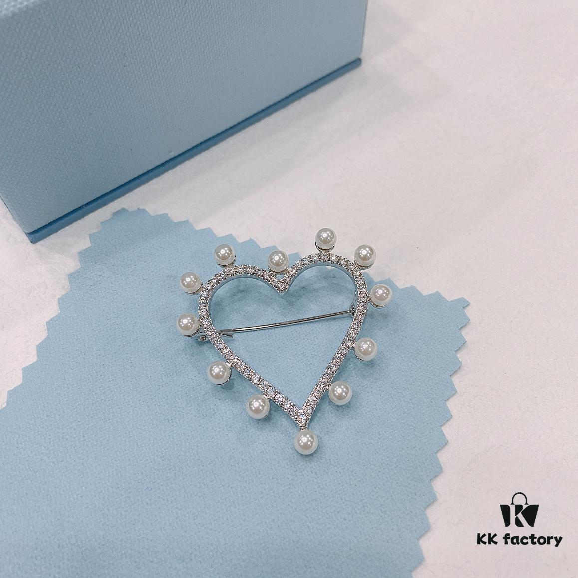 He Fang Pearl Heart Brooch