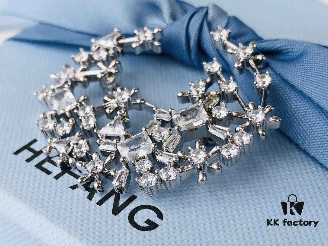 6930052912f62673a6fab114 HEFANG Jewelry Snowfall Brooch – A Romantic Ode to the First Snowfall