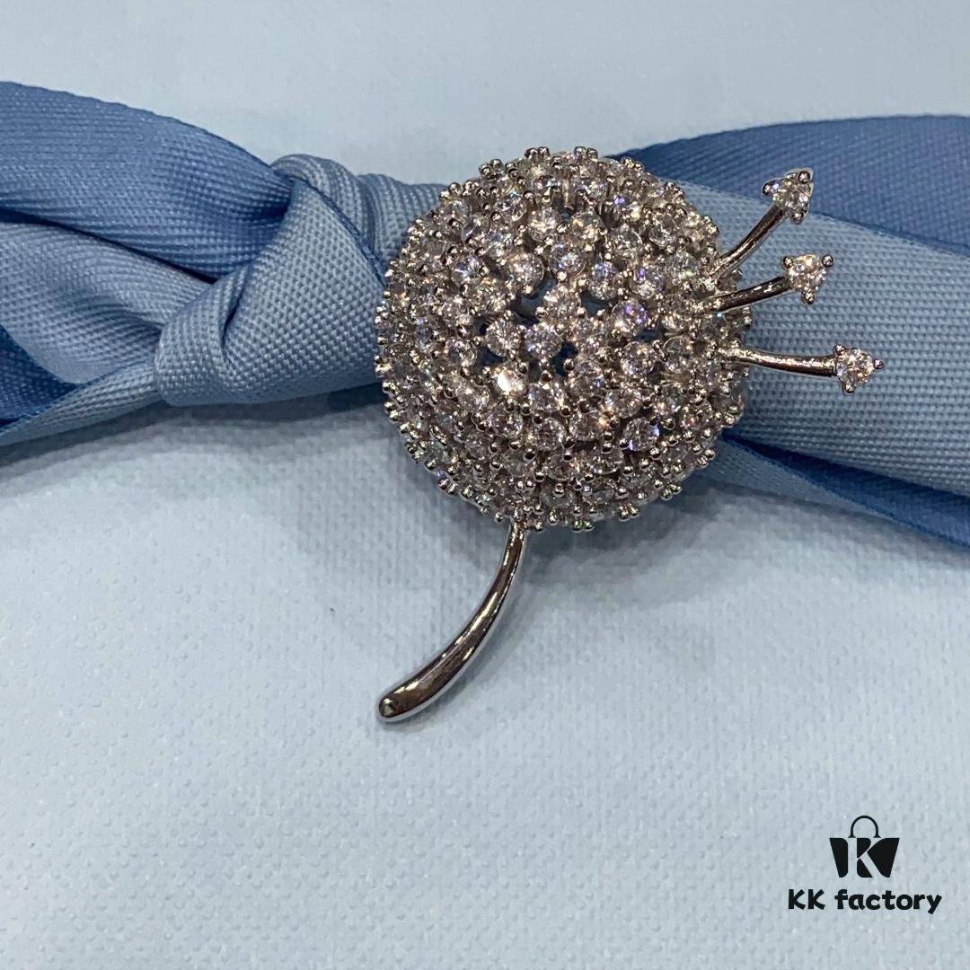 Dandelion Brooch by He Fang