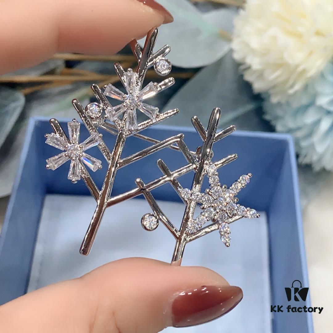 What Direction Leaf Brooch