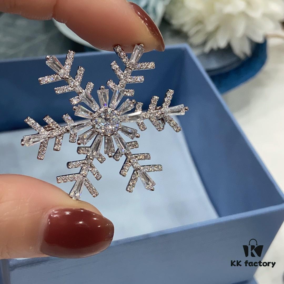 He Fang Black Snowflake Brooch