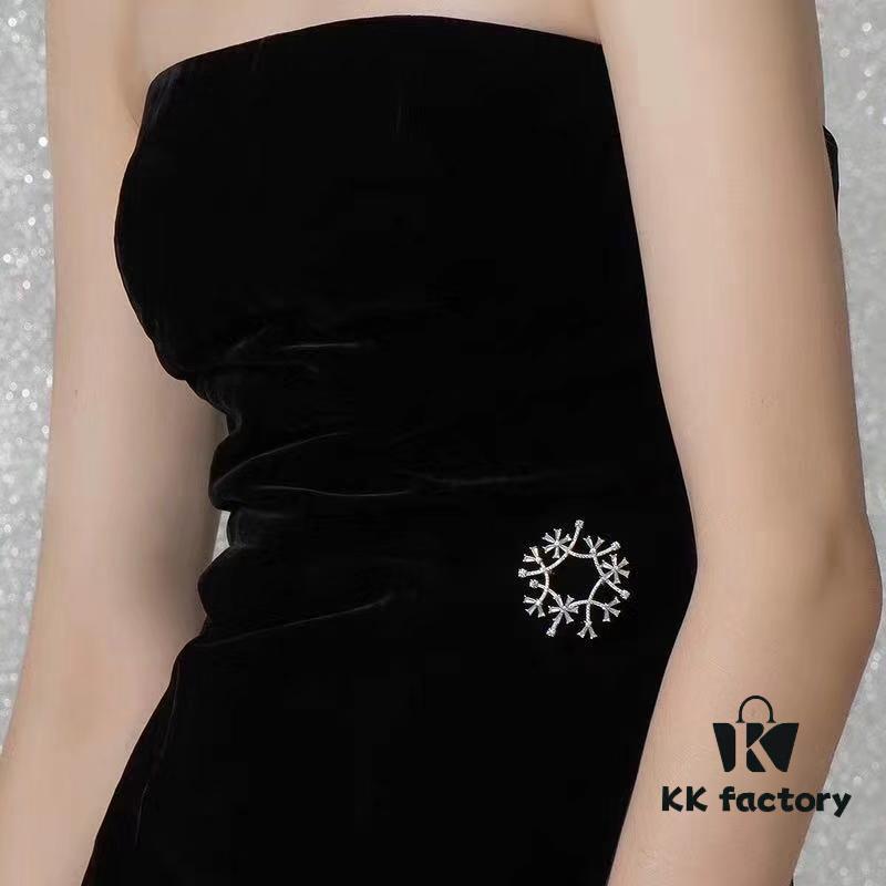 He Fang Xue Mirror Brooch, High-End Elegant Badge Pin