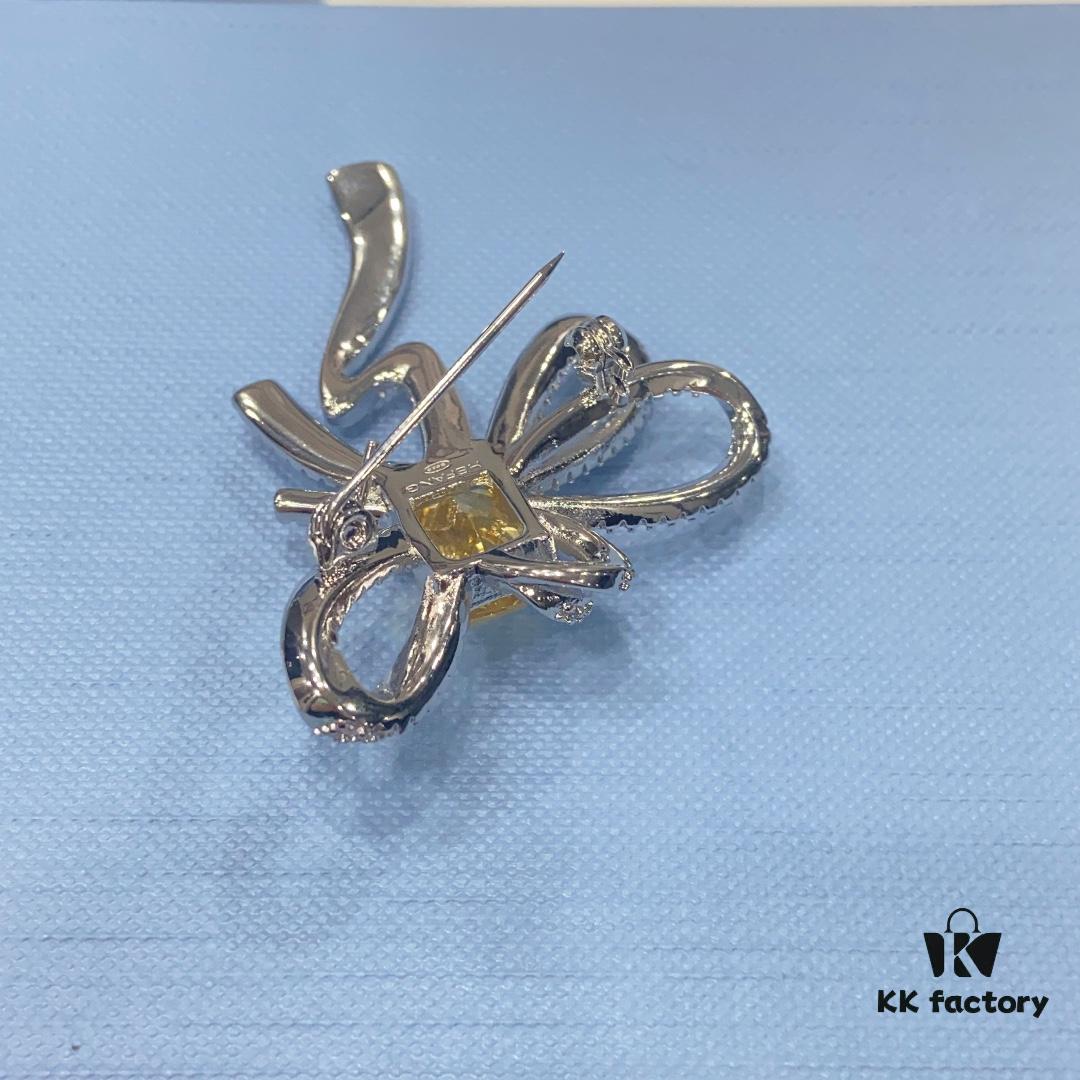 6930056f12f62673a6fab15d He Fang Jewelry Brilliant Draped Brooch, Elegant and Versatile Badge Pin for Women