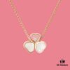 6930062912f62673a6fab246 This Chopard piece resembles a dancing butterfly, elegant and lively, with a visual effect similar to VCA's clover series. The mother-of-pearl version appears even more delicate and graceful.