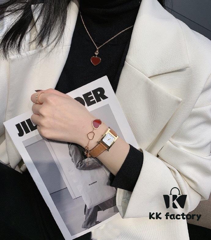 Reference Image for Necklace and Bracelet Wearing