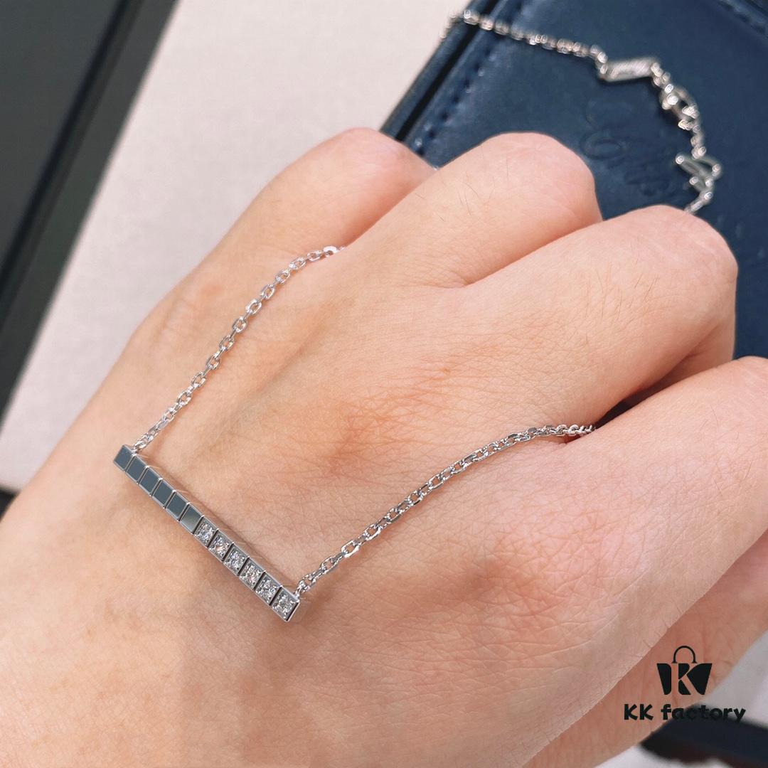 693006d012f62673a6fab322 Chopard Ice Cube Collection Geometric Necklace, Celebrity-Recommended Style, Exclusive Design