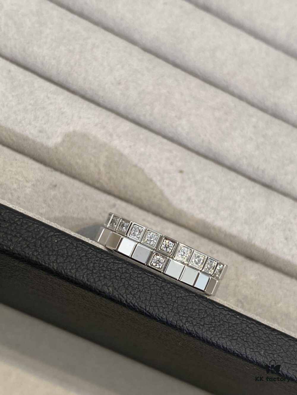 693006df12f62673a6fab33e New Chopard Ice Cube Series Ring, Same Style as Zhu Yilong's, Precision-Carved Mini Ice Block Ring with Single or Ten Diamonds, White Gold and Rose Gold Narrow Version